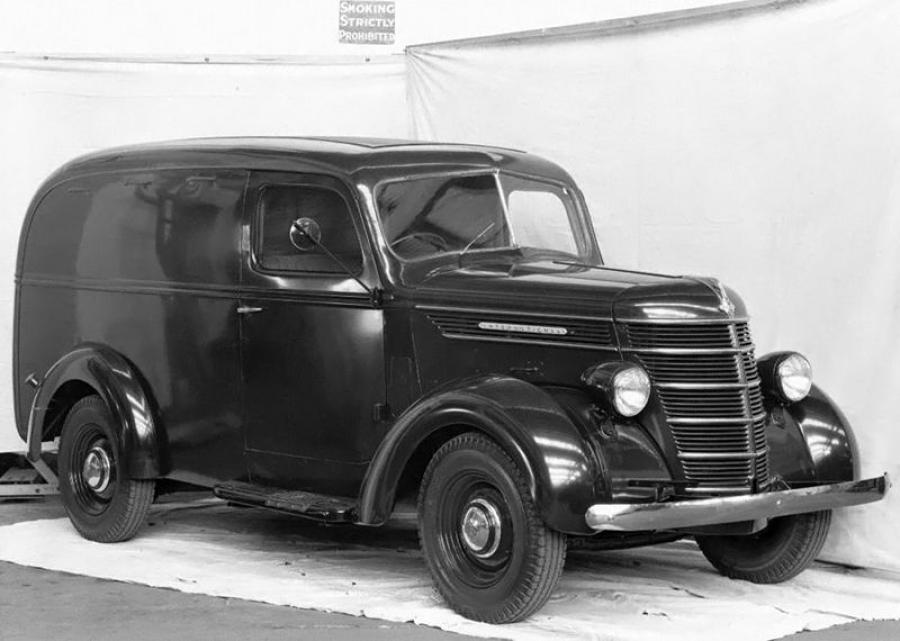  International-Harvester D-2 Panel Van 1941 года  (фото 2 из 2)
